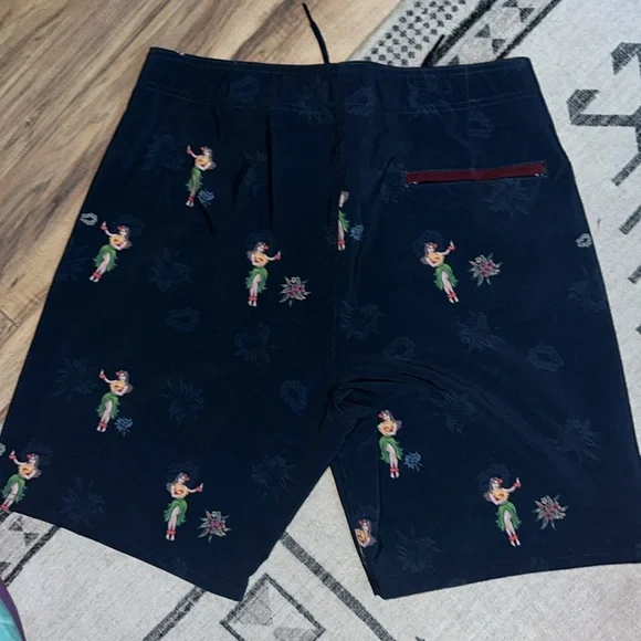 Men’s near new Toes on the Nose Hula girl board shorts. Size 34” W. - Picture 4 of 4